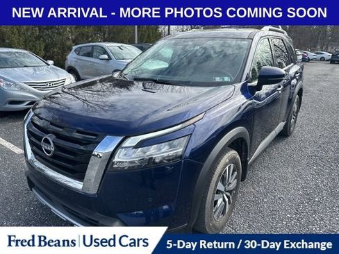 Used 2024 Nissan Pathfinder SL image 1