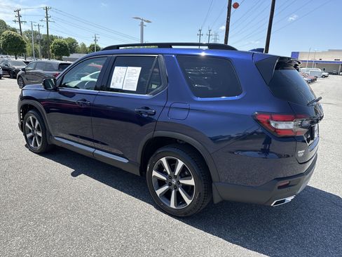Used 2025 Honda Pilot Touring image 8
