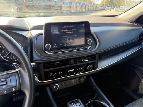Used 2023 Nissan Rogue SV image 19