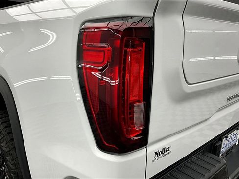 Used 2023 GMC Sierra 1500 AT4X image 31