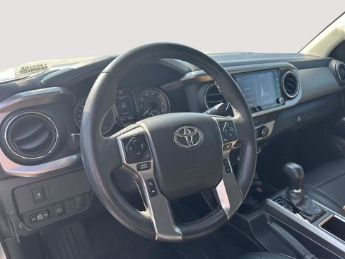 Used 2022 Toyota Tacoma SR5 w/ Technology Package AWD/4WD image 11