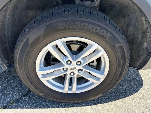 Certified 2024 Ford Explorer XLT w/ Equipment Group 202A AWD/4WD image 4