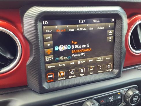 Used 2023 Jeep Gladiator Rubicon w/ LED Lighting Group AWD/4WD image 25