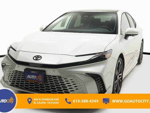 Used 2025 Toyota Camry XSE image 1