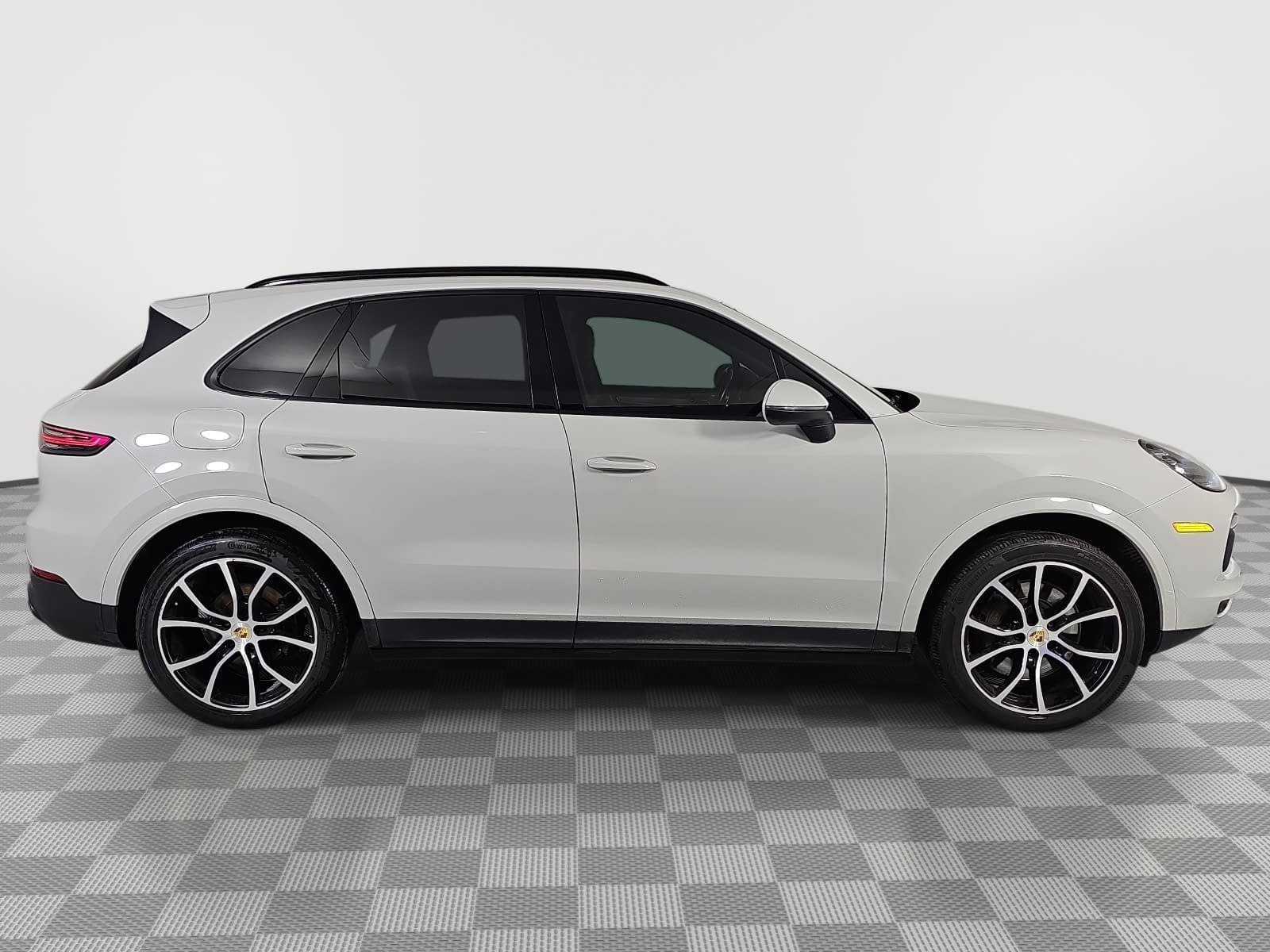 Used 2022 Porsche Cayenne Platinum Edition AWD/4WD image 9