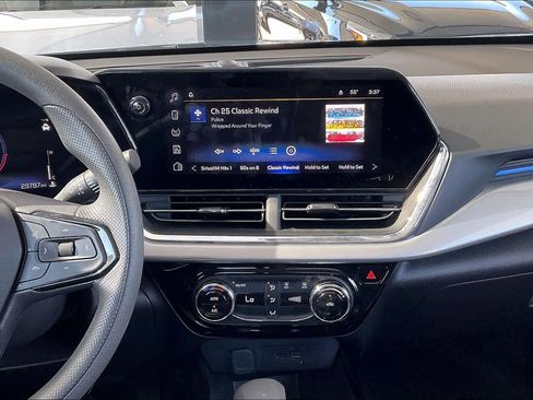 Certified 2025 Chevrolet Trax LT image 7