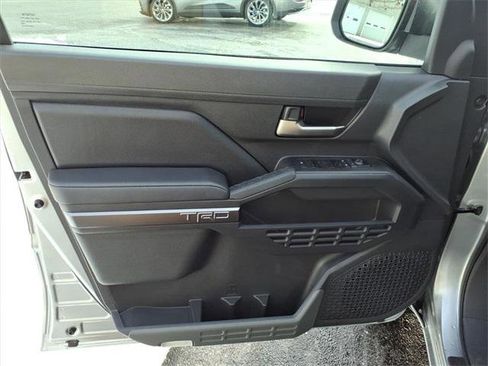 Certified 2025 Toyota Tacoma TRD Off-Road image 8