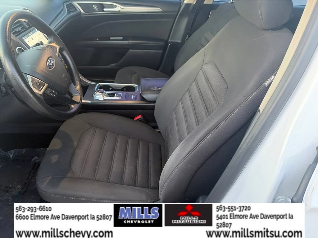 Used 2017 Ford Fusion SE w/ Fusion SE Technology Package FWD image 10