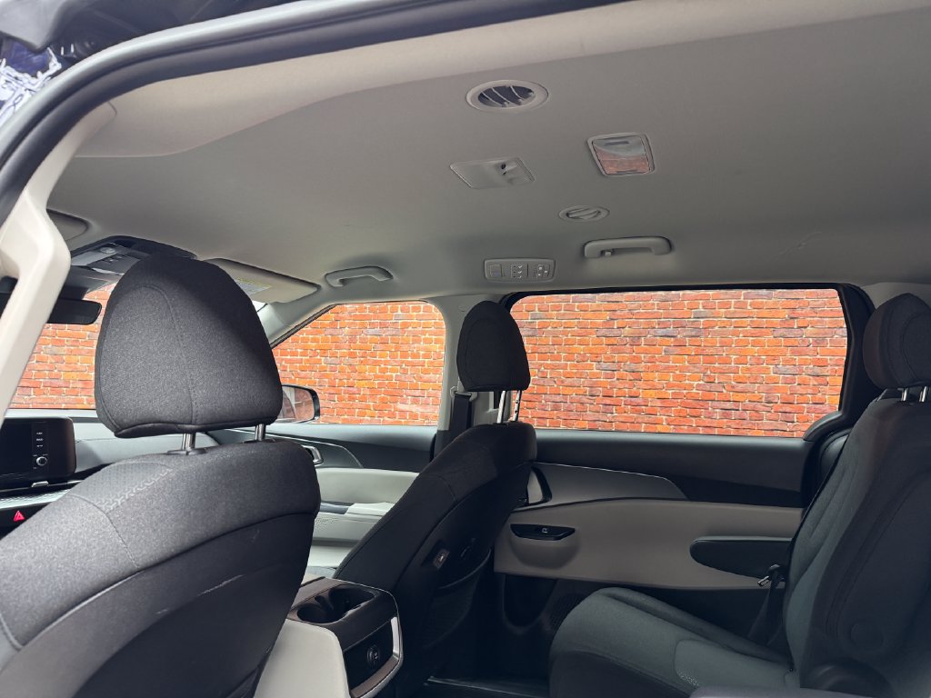Used 2024 Kia Carnival LX FWD image 25