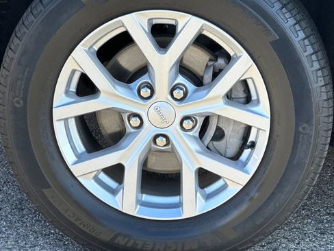 Used 2023 Jeep Grand Cherokee Limited w/ Trailer Tow Prep Group (B) AWD/4WD image 38