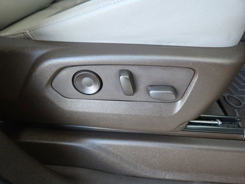 Used 2021 Chevrolet Suburban Z71 w/ Z71 Signature Package image 53