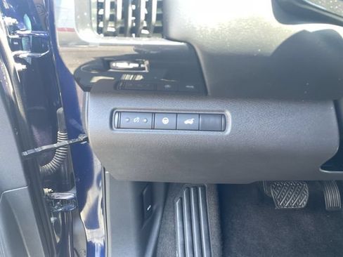 Used 2025 Nissan Pathfinder SV FWD image 21