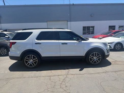 Used 2017 Ford Explorer Sport AWD/4WD image 4