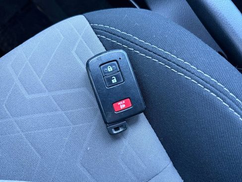 Used 2021 Toyota Tacoma TRD Off-Road w/ Technology Package AWD/4WD image 31