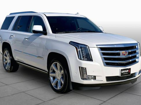 Used 2019 Cadillac Escalade Premium Luxury RWD image 3