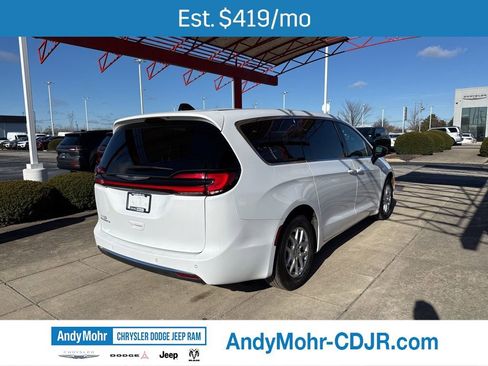 Used 2025 Chrysler Pacifica Select FWD image 7