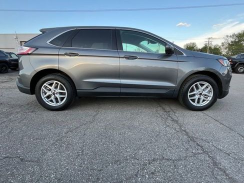 Used 2024 Ford Edge SEL image 6