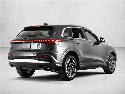 Certified 2025 Audi Q5 Premium w/ Convenience Package image 5