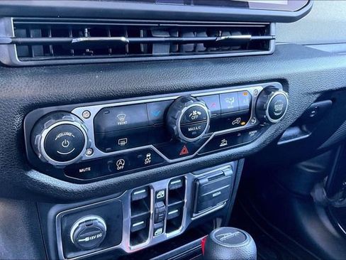 Used 2024 Jeep Gladiator Sport AWD/4WD image 22
