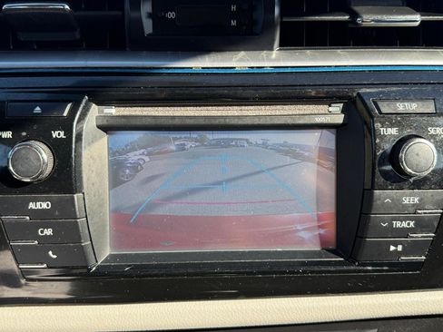 Used 2016 Toyota Corolla LE image 17