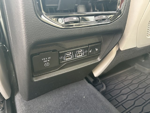 Used 2023 Jeep Grand Cherokee Overland AWD/4WD image 17
