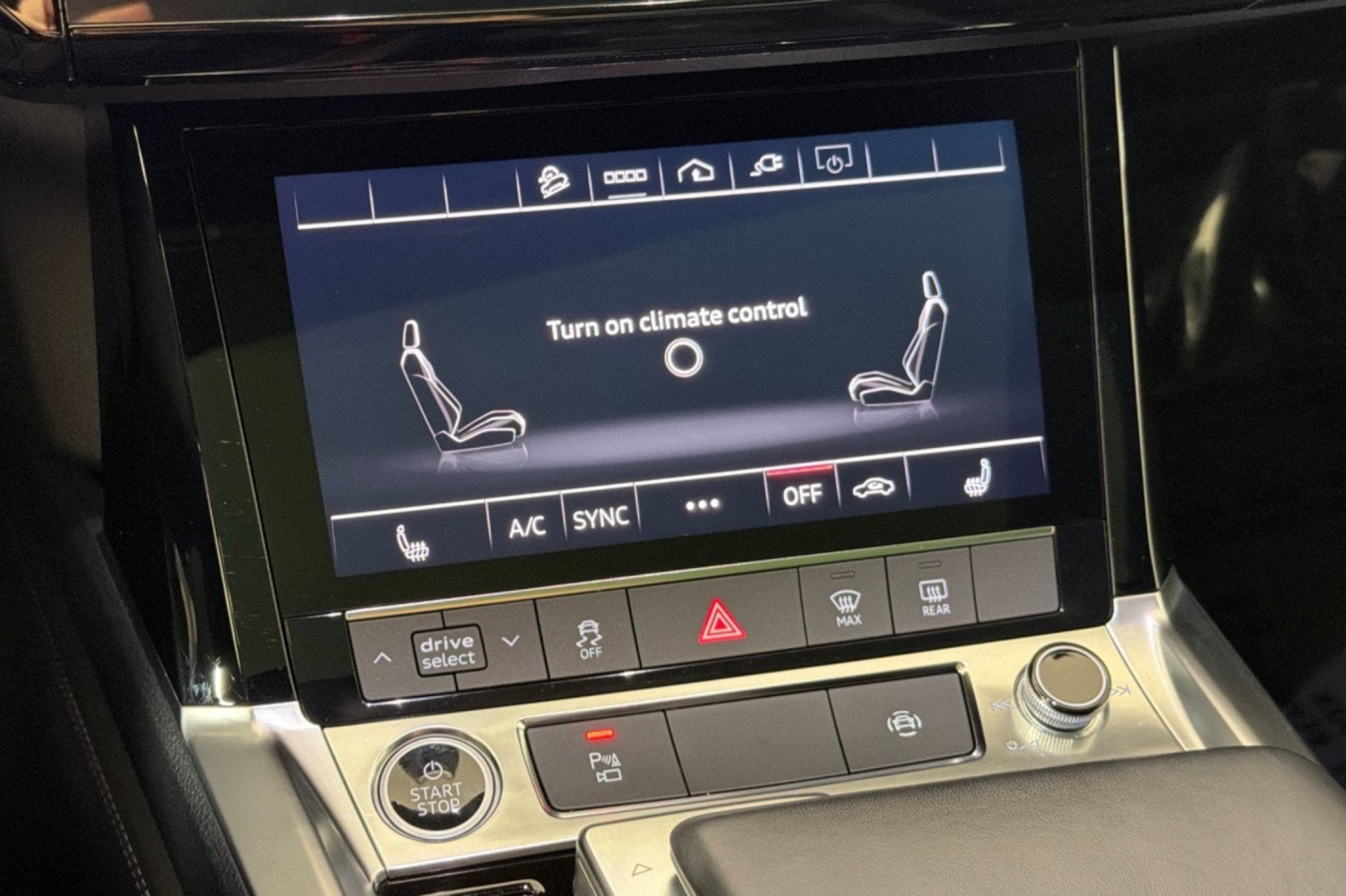 Used 2024 Audi Q8 e-tron Premium AWD/4WD image 18