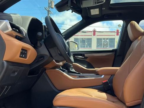 New 2026 Toyota Highlander Platinum AWD/4WD image 9