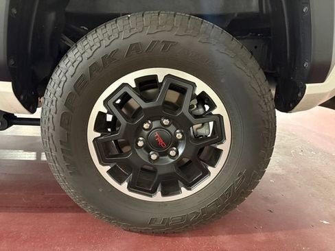 Used 2025 Toyota Tacoma TRD Off-Road w/ TRD Off Road Upgrade Package AWD/4WD image 28