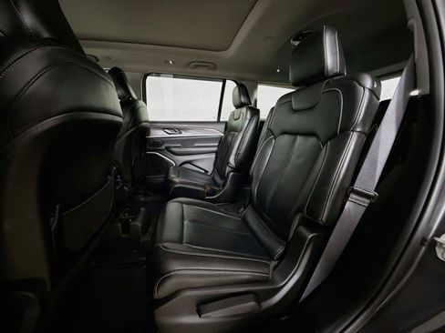 Used 2023 Jeep Grand Cherokee L Limited w/ Black Appearance Package AWD/4WD image 27