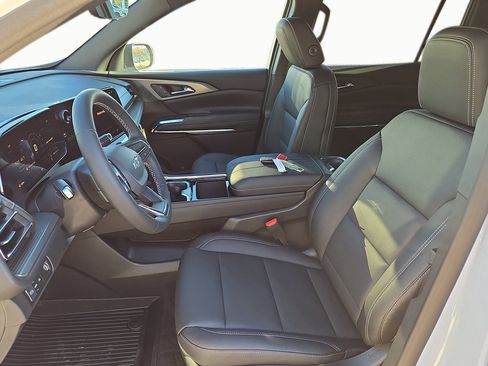 New 2026 Chevrolet Traverse LT image 12