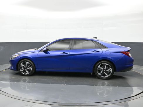 Used 2023 Hyundai Elantra SEL w/ Convenience Package FWD image 9