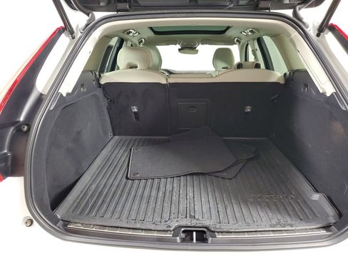 Used 2023 Volvo XC60 B5 Plus w/ Climate Package AWD/4WD image 11
