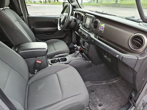 Used 2018 Jeep Wrangler Unlimited Sport AWD/4WD image 11
