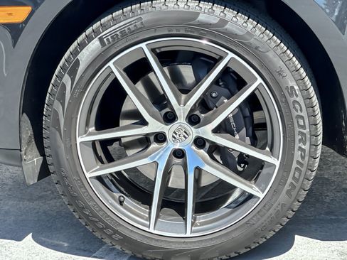 Certified 2026 Porsche Macan AWD/4WD image 26