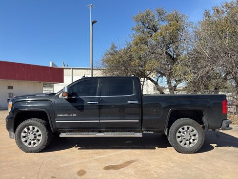 Used 2017 GMC Sierra 2500 Denali w/ Duramax Plus Package image 8