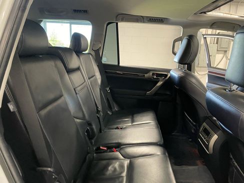 Used 2018 Lexus GX 460 Premium w/ Premium Package AWD/4WD image 17