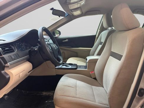 Used 2014 Toyota Camry LE FWD image 17