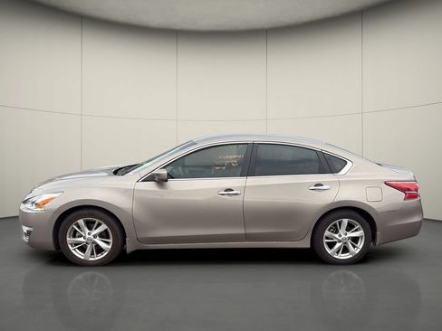 Used 2013 Nissan Altima 2.5 SV FWD image 4