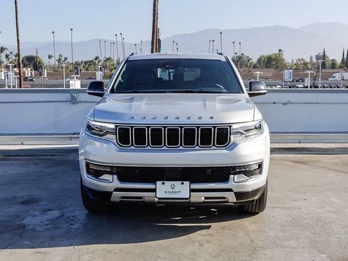Used 2024 Jeep Wagoneer L Series II w/ Flexible Seating Group AWD/4WD image 3