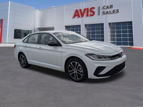 Used 2025 Volkswagen Jetta Sport image 3