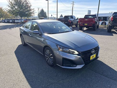 Used 2023 Nissan Altima 2.5 SV FWD image 3