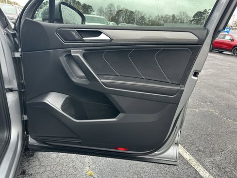 Used 2022 Volkswagen Tiguan SE image 15