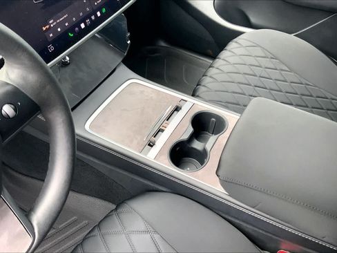 Used 2022 Tesla Model Y Long Range AWD/4WD image 16