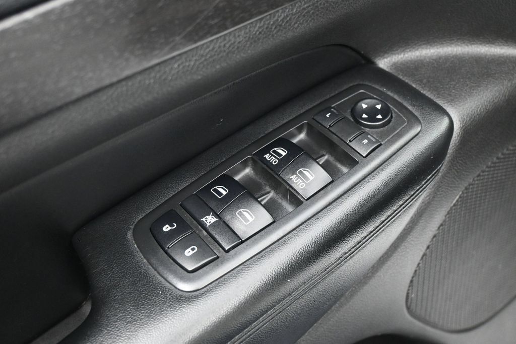 Used 2018 Jeep Grand Cherokee Altitude RWD image 13