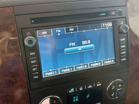 Used 2010 Chevrolet Suburban LTZ image 16