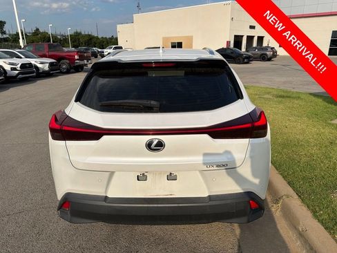 Used 2022 Lexus UX 200 w/ Premium Package FWD image 5
