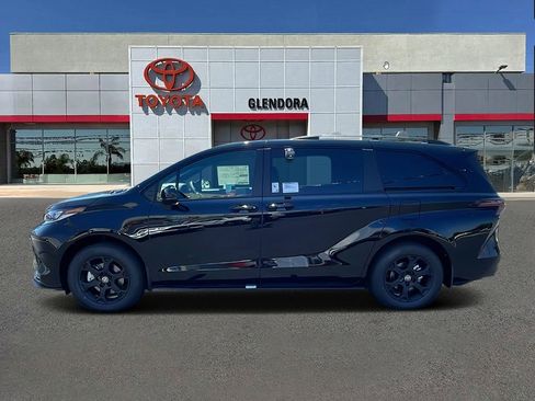 New 2026 Toyota Sienna XLE Woodland Edition AWD/4WD image 6