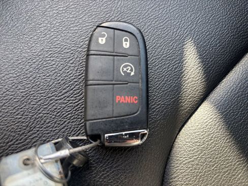 Used 2025 Jeep Compass Limited image 22