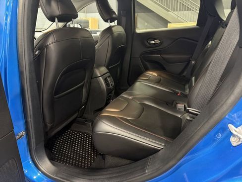 Used 2020 Jeep Cherokee Trailhawk w/ Comfort & Convenience Group image 19