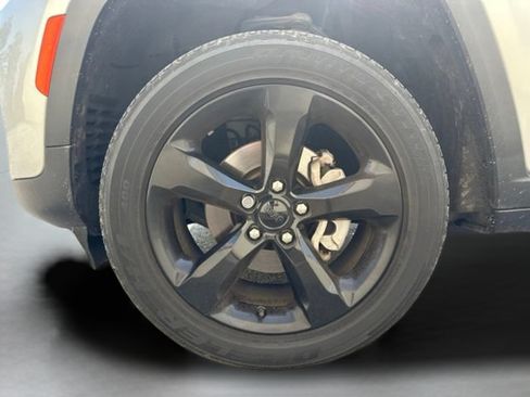 Used 2023 Jeep Grand Cherokee Altitude AWD/4WD image 26